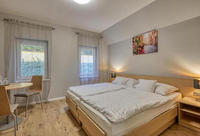 مبيت وإفطار Tercia Kópháza Panzió B