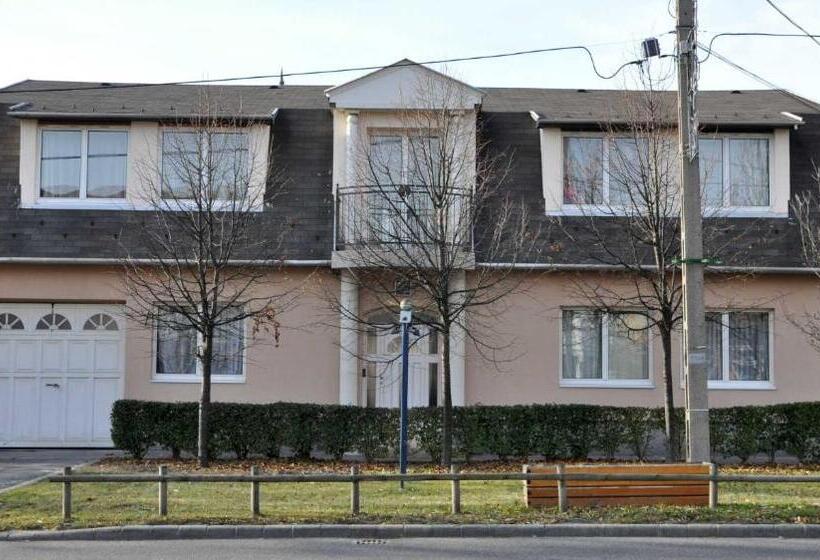 住宿加早餐  Varga Ház Panzió