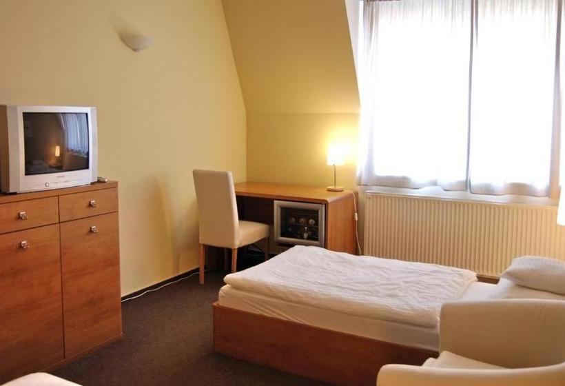 住宿加早餐  Varga Ház Panzió