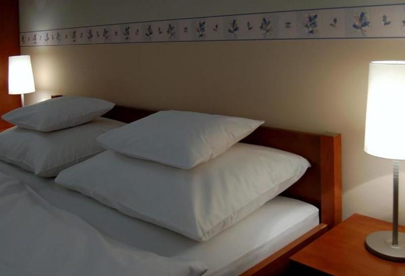 住宿加早餐  Varga Ház Panzió