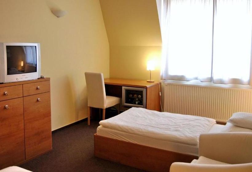 住宿加早餐  Varga Ház Panzió