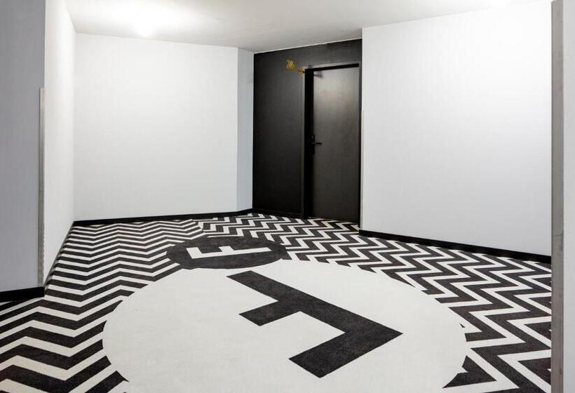 Black F House   Serviced Apartments