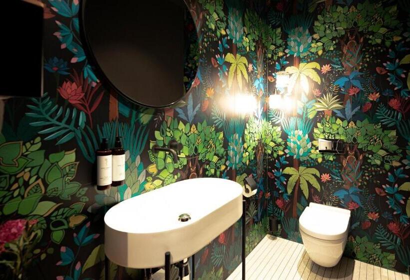 Black F House   Serviced Apartments