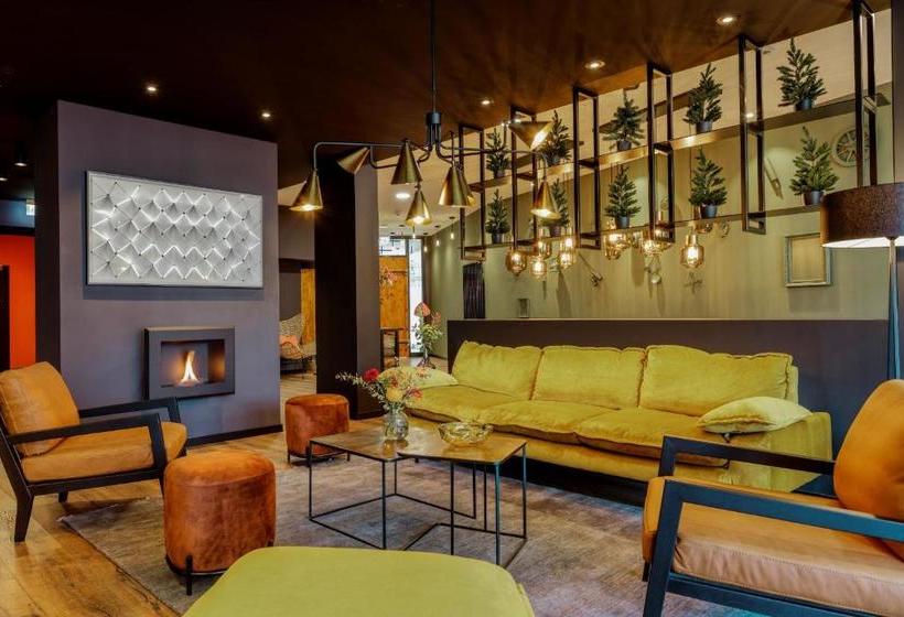 Black F House   Serviced Apartments