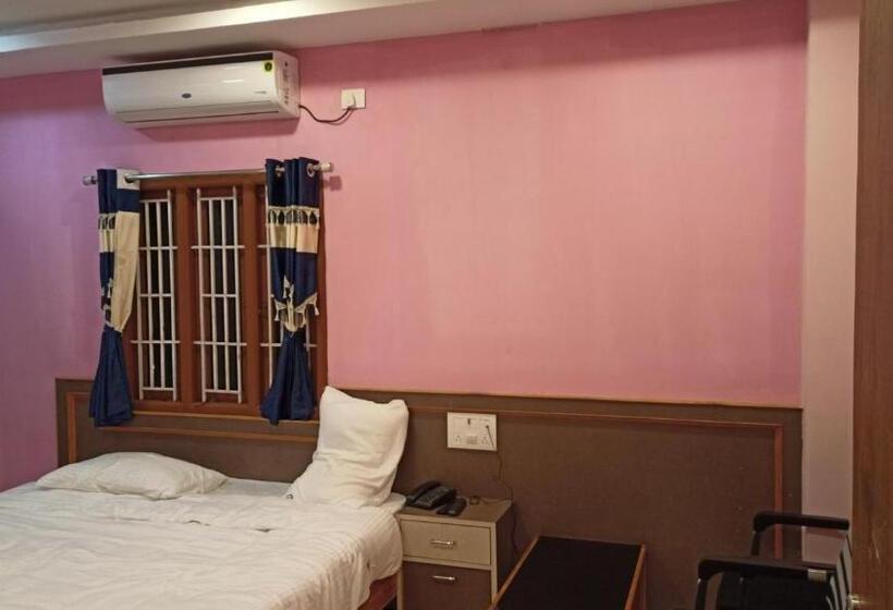 בית מלון כפרי Aarthi Residency