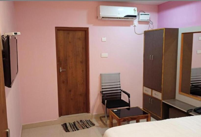 בית מלון כפרי Aarthi Residency