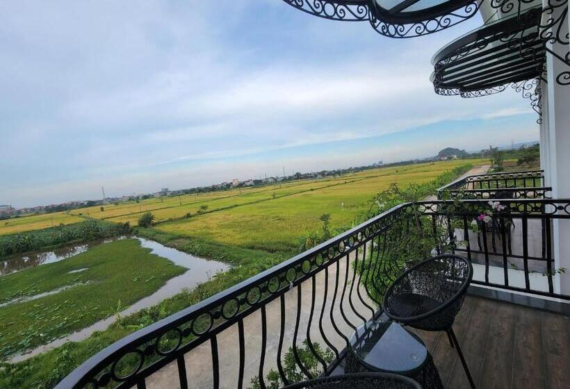 Lotus Hotel Ninh Bình