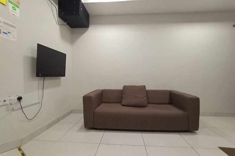 Отель Oyo 90261 Hom2rex Kuching Homestay