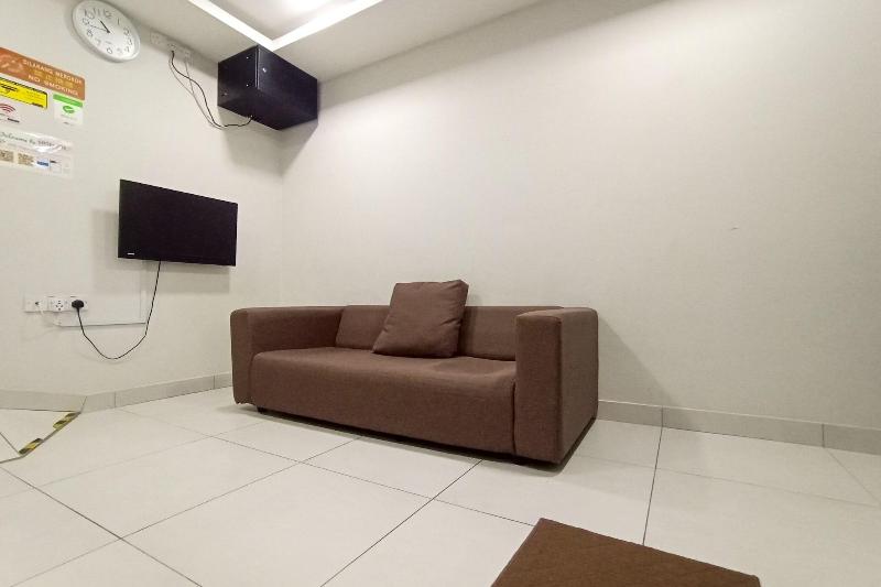 Отель Oyo 90261 Hom2rex Kuching Homestay