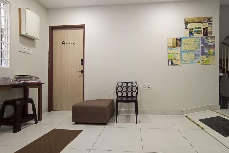 Отель Oyo 90261 Hom2rex Kuching Homestay