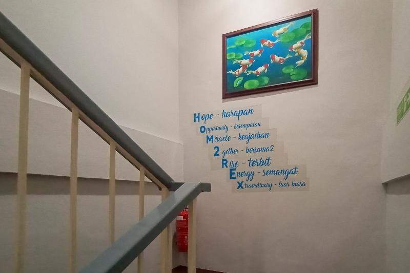 Отель Oyo 90261 Hom2rex Kuching Homestay