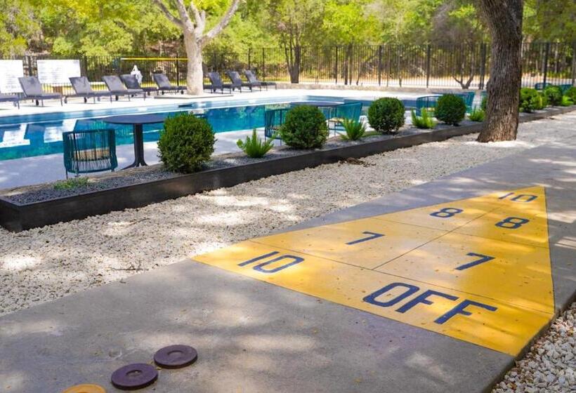 호텔 Wimberley Inn & Bar