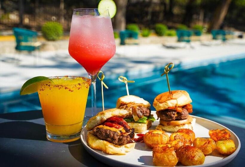 호텔 Wimberley Inn & Bar