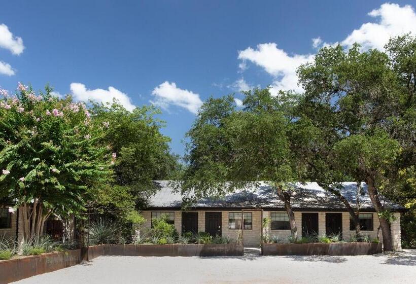 호텔 Wimberley Inn & Bar