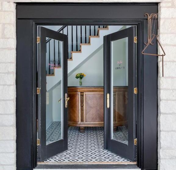 호텔 Wimberley Inn & Bar