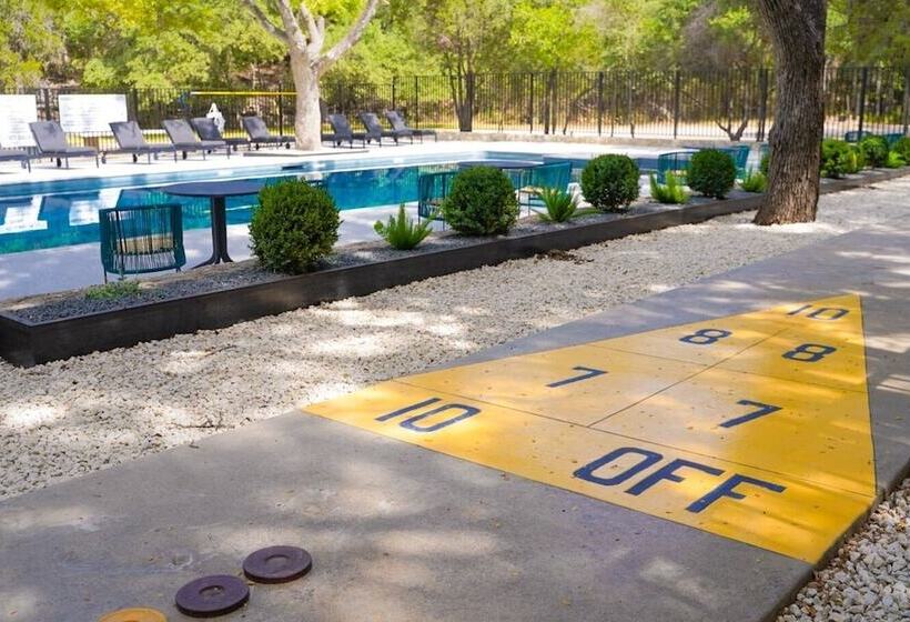 호텔 Wimberley Inn & Bar