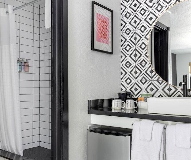 호텔 Wimberley Inn & Bar