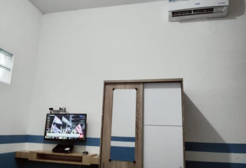 Мотель Banyu Biruku Syariah Near Pantai Bohay Probolinggo