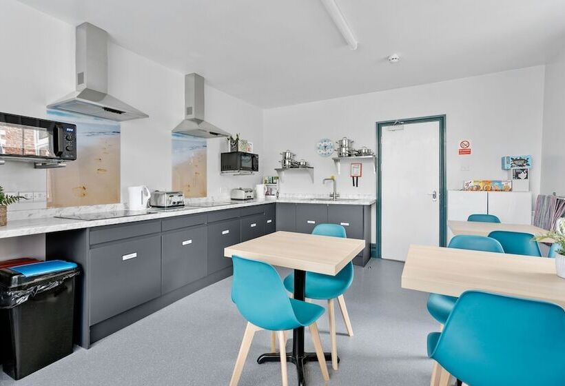 Park View R & R   Adult Only   Self Catering   Free Parking   Ev Point