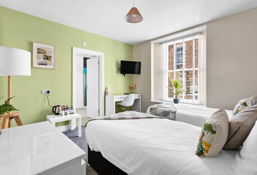 Park View R & R   Adult Only   Self Catering   Free Parking   Ev Point