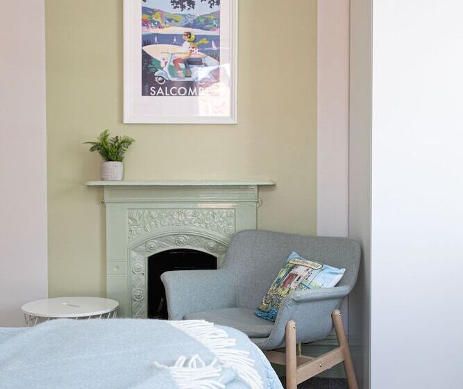 Park View R & R   Adult Only   Self Catering   Free Parking   Ev Point