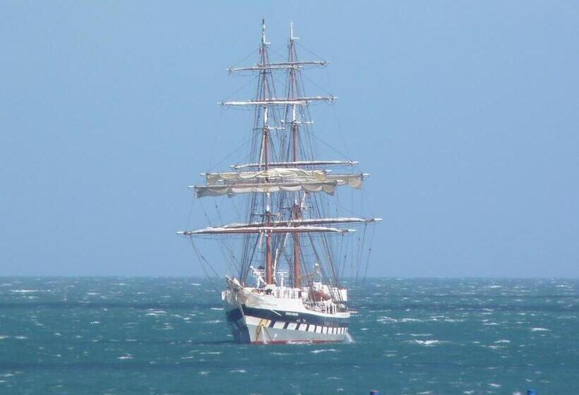 Park View R & R   Adult Only   Self Catering   Free Parking   Ev Point