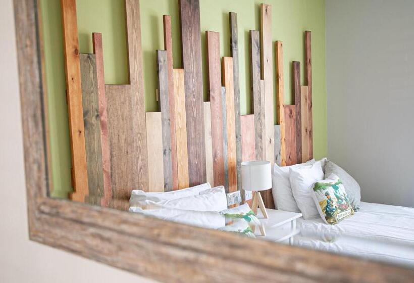 Park View R & R   Adult Only   Self Catering   Free Parking   Ev Point