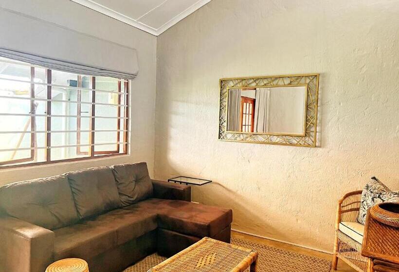 Пансион Fever Tree Guesthouse