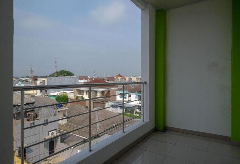 Пансион Reddoorz Near Pakuwon Mall Solo Baru