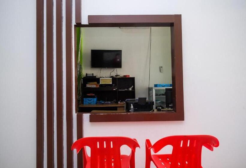 Пансион Reddoorz Near Pakuwon Mall Solo Baru