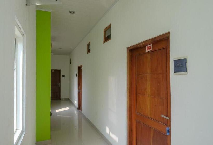 Пансион Reddoorz Near Pakuwon Mall Solo Baru