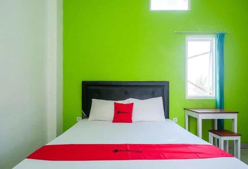 Пансион Reddoorz Near Pakuwon Mall Solo Baru