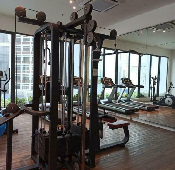 Zulanie Suite Troika Residence, Spacious And Cozy With Pool, Free Wifi & Netflix In Golden Triangle