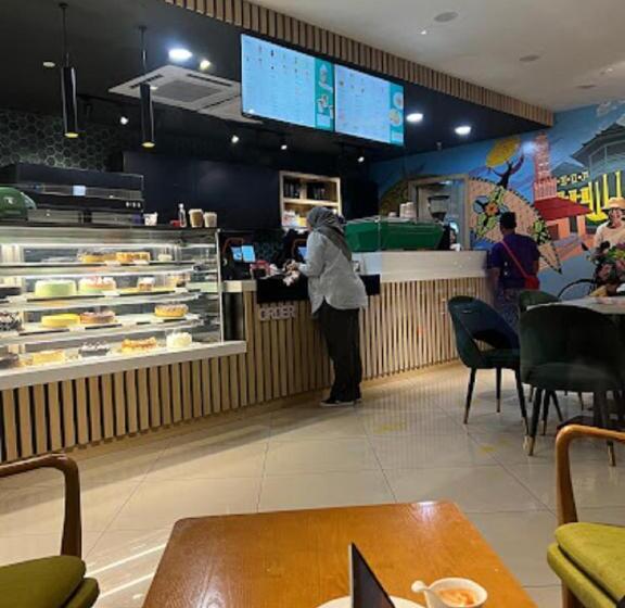 Zulanie Suite Troika Residence, Spacious And Cozy With Pool, Free Wifi & Netflix In Golden Triangle