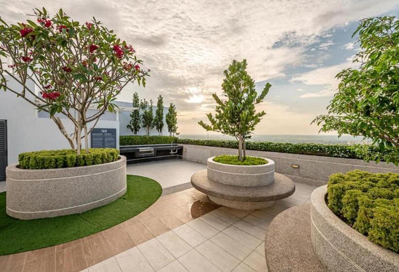 Zulanie Suite Troika Residence, Spacious And Cozy With Pool, Free Wifi & Netflix In Golden Triangle