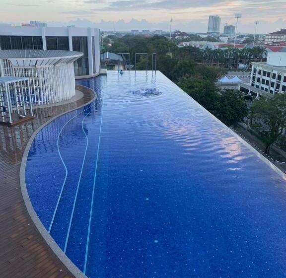 Zulanie Suite Troika Residence, Spacious And Cozy With Pool, Free Wifi & Netflix In Golden Triangle