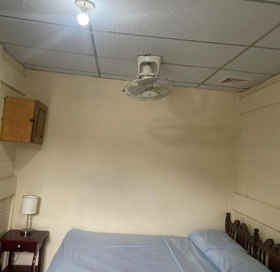 הוסטל Hostal Los Chamos