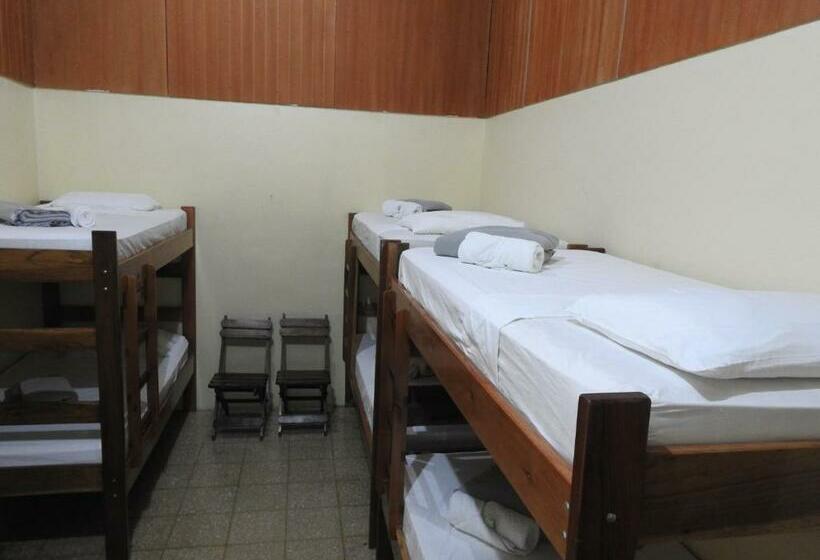 הוסטל Rio Celeste Backpackers