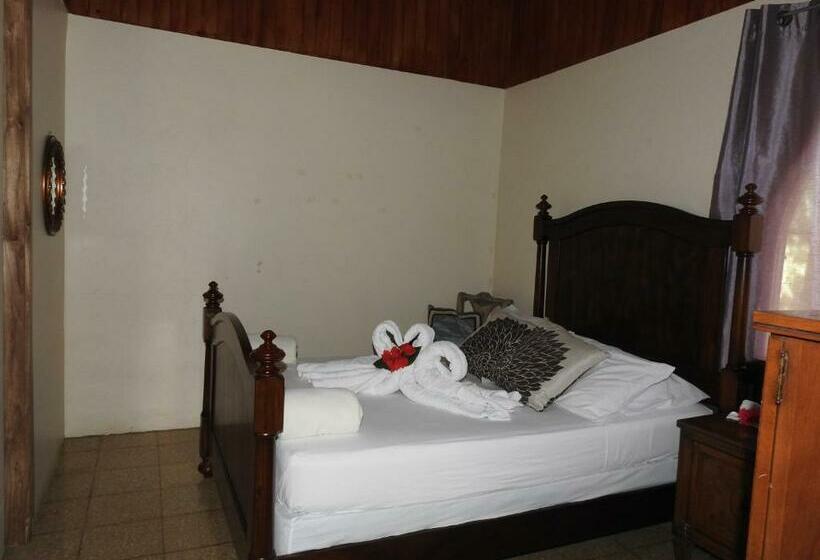 הוסטל Rio Celeste Backpackers