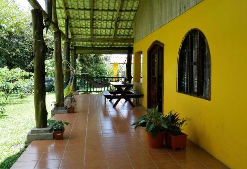 הוסטל Rio Celeste Backpackers