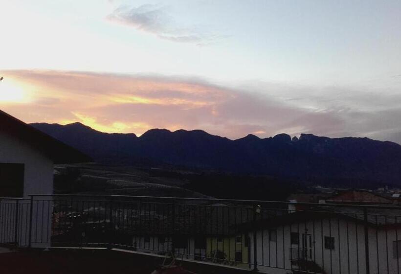 בית מלון כפרי Agritur Rizzi Di Inama Ugo