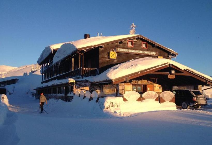 ホテル Albergo Ristorante Dosso Alto