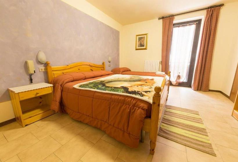 ホテル Albergo Ristorante Dosso Alto