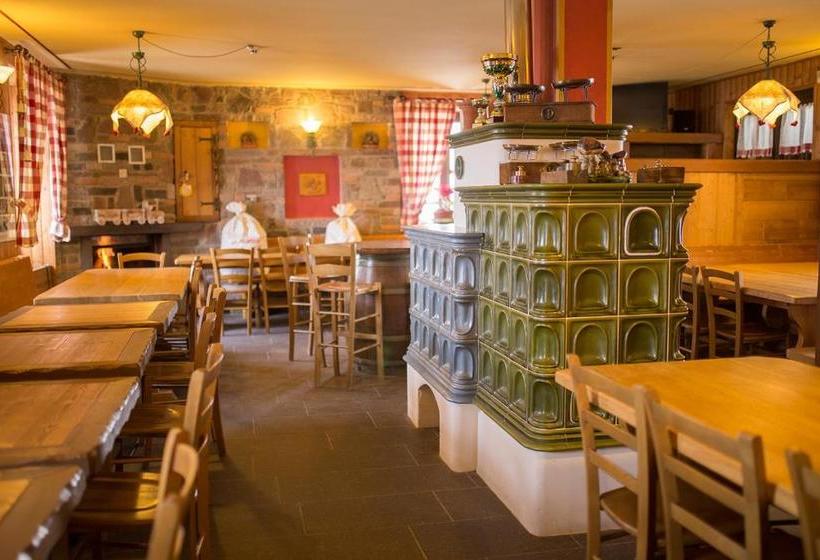 ホテル Albergo Ristorante Dosso Alto