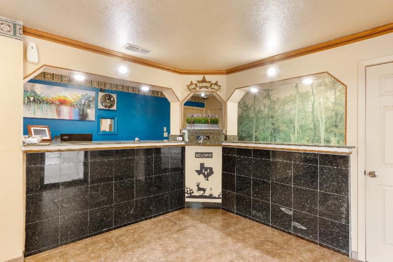 Отель Freer Executive Inn And Studios