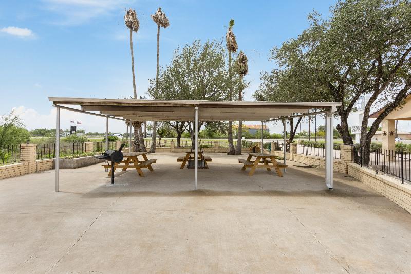 호텔 Freer Executive Inn And Studios