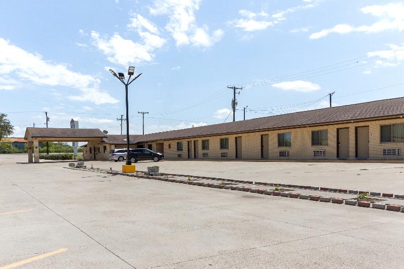 Отель Freer Executive Inn And Studios