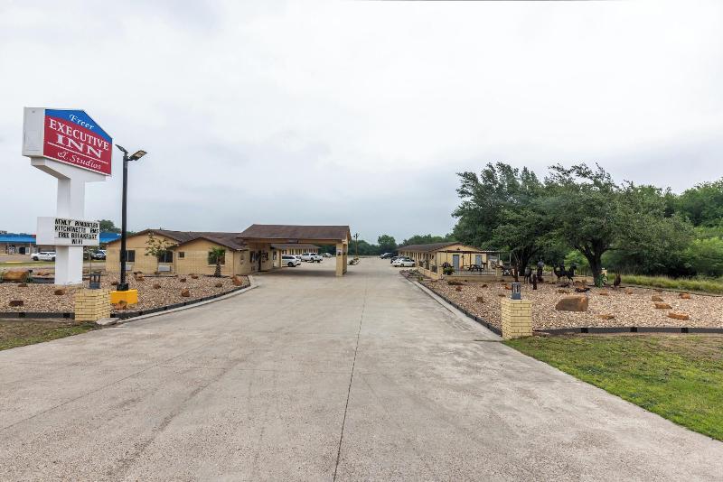 Отель Freer Executive Inn And Studios