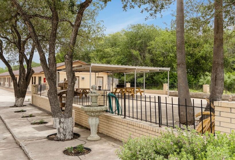 호텔 Freer Executive Inn And Studios