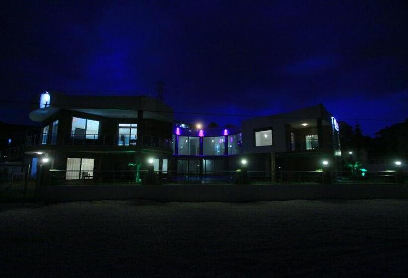 Отель Alaçatı çınar Boutique